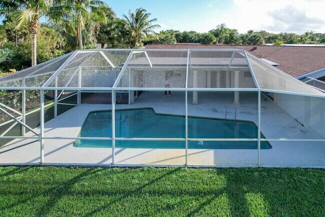 Building Photo - 2289 Windsor Rd