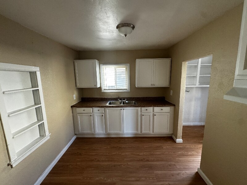 Building Photo - 536 W Marshall Blvd