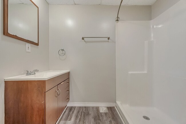 Building Photo - Private Walkout Basement Unit Overlooking ...