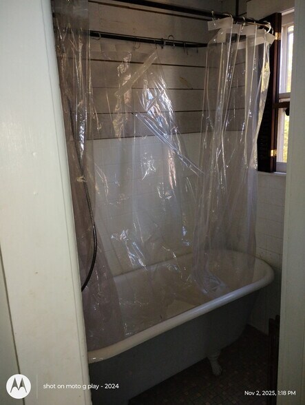 Building Photo - 77 W Main St