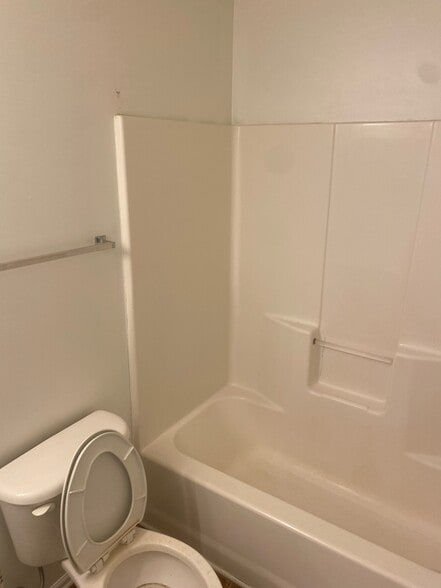 Building Photo - 8133 Shadow Oak Dr