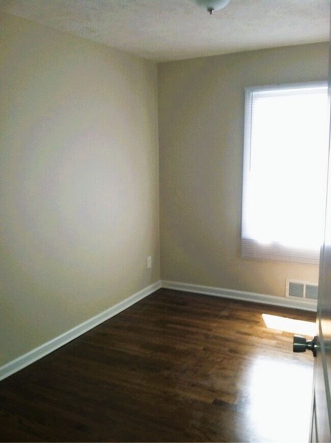 Building Photo - Beautiful Ralston 3 Bedroom Home Across from Park! Garage and fenced yard!