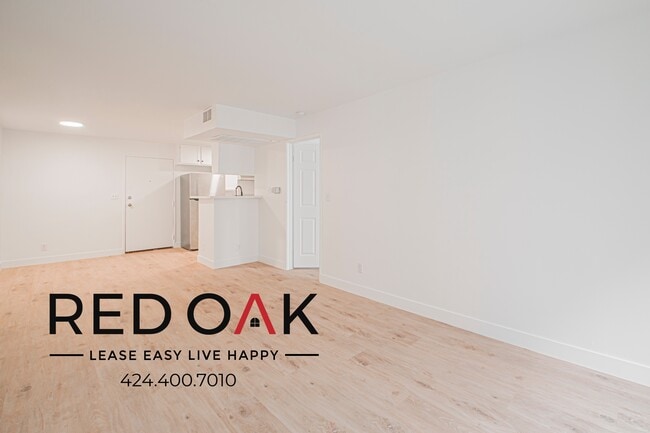 Building Photo - 4651 Cahuenga Blvd