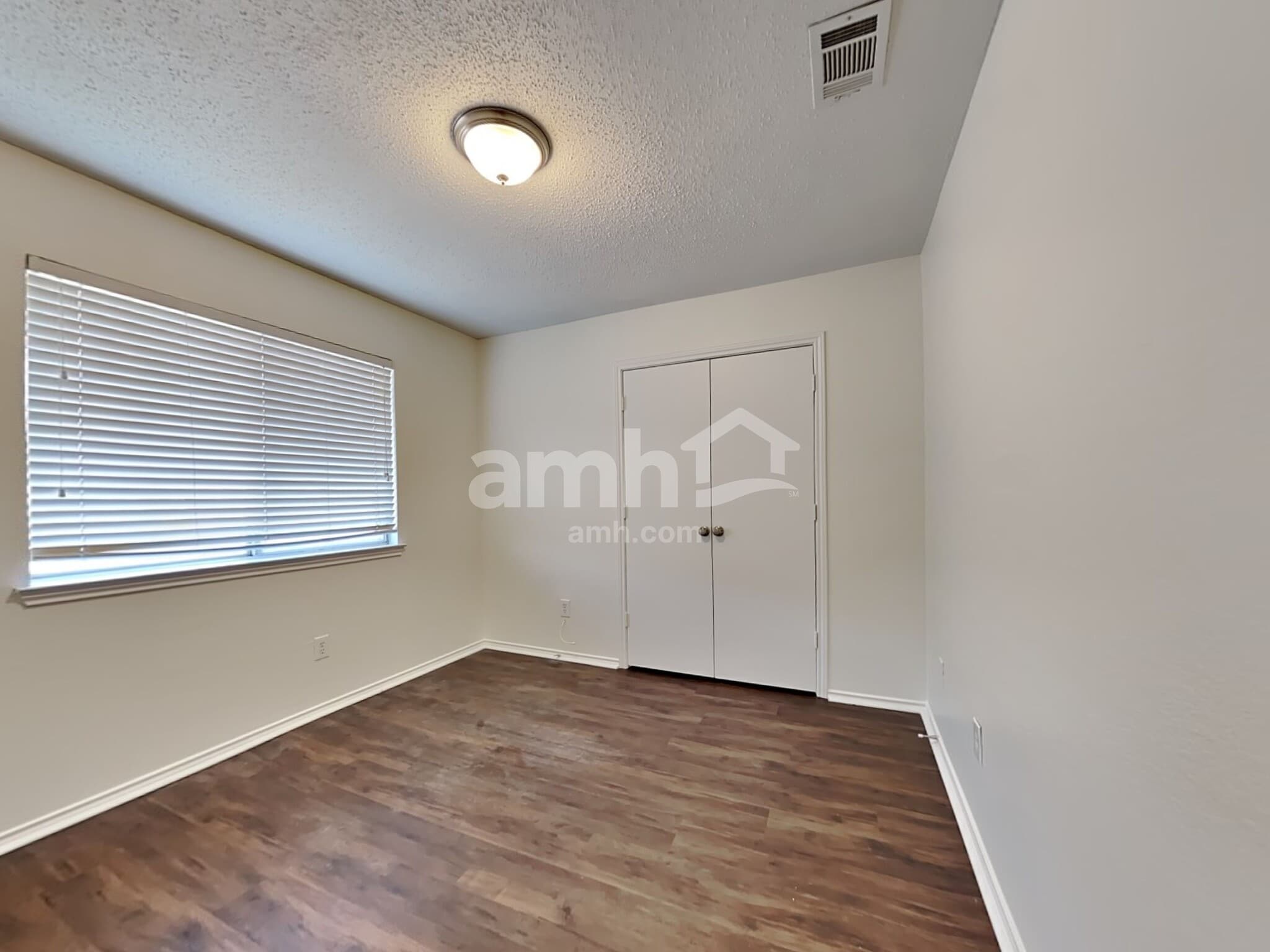 Building Photo - 1364 Honeysuckle Ln