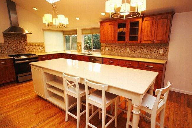 Building Photo - Beautifully Renovated Home in the Heart of Normandy Park