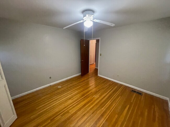 Building Photo - 536 Edgecrest Cir