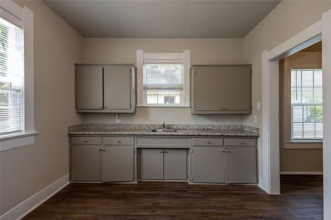 Building Photo - 4150 Brandon Ave