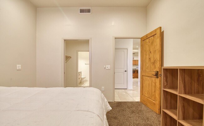 Building Photo - 446 N Campbell Ave