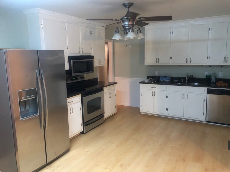 Building Photo - 105 bailey road