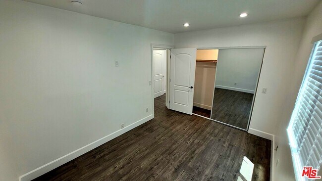Building Photo - 17629 Burbank Blvd