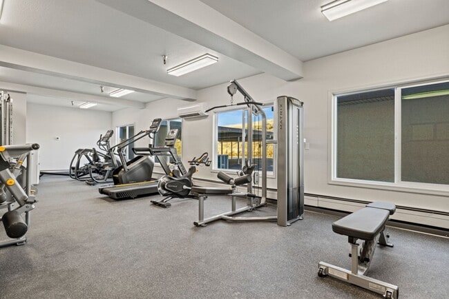 Building Photo - Pet friendly 2 bed 2 bath (ensuite) in ful...