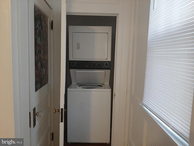 Building Photo - 443 N Loudoun St