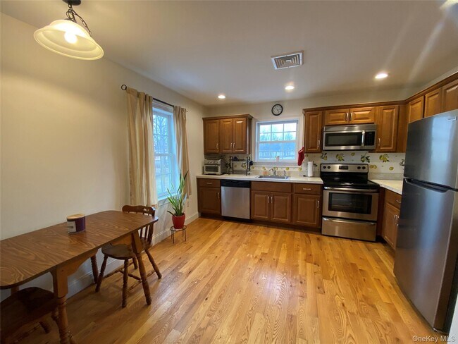 Building Photo - 27 N Main St