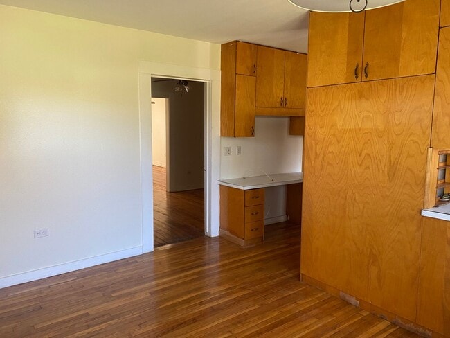 Building Photo - 933 Beck St