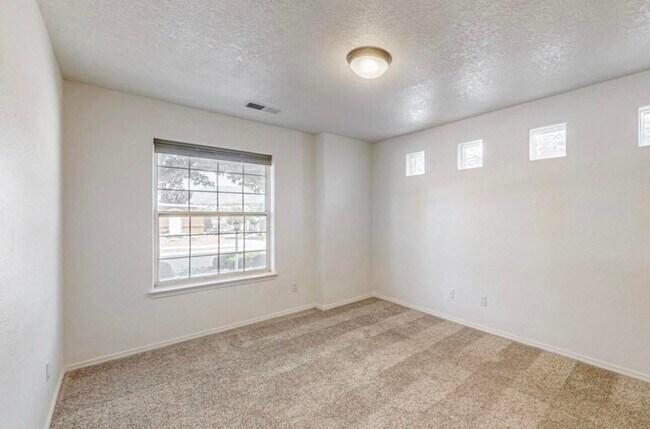 Building Photo - 13124 Calle Azul SE