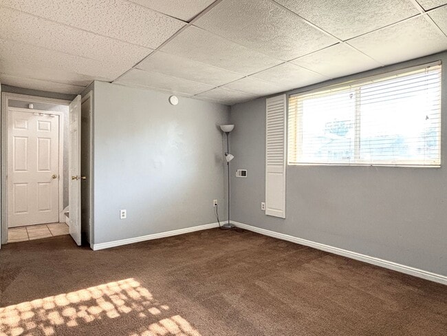Building Photo - Spacious Split Level in Kearns!
