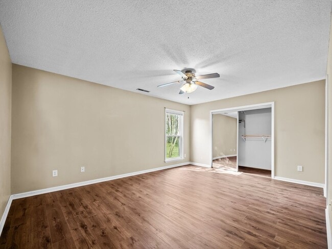 Building Photo - Welcome to Springdale Acres!