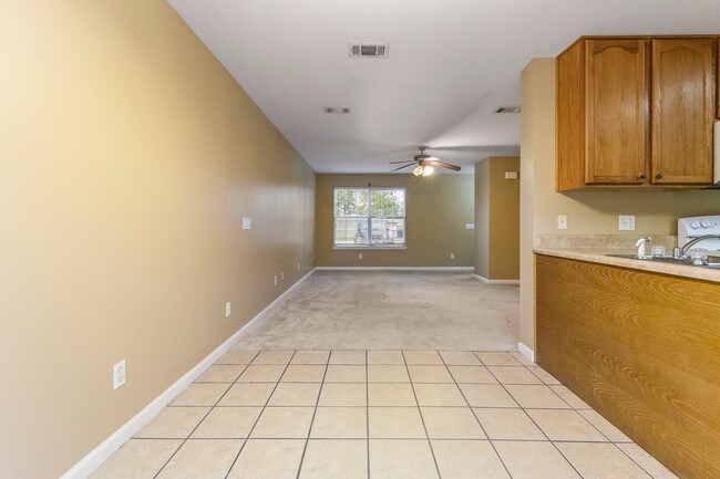 Building Photo - 108 Gray Ave Unit C