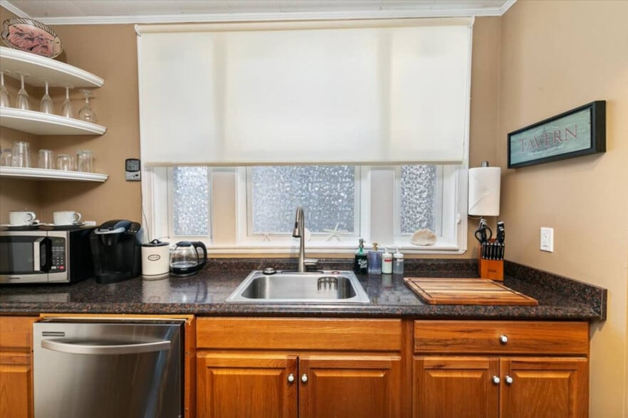 Building Photo - 46 Russell St