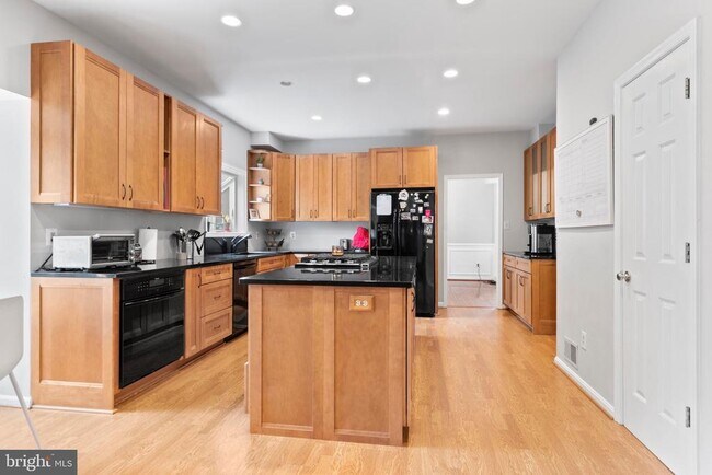 Building Photo - 46450 Saffron Ct