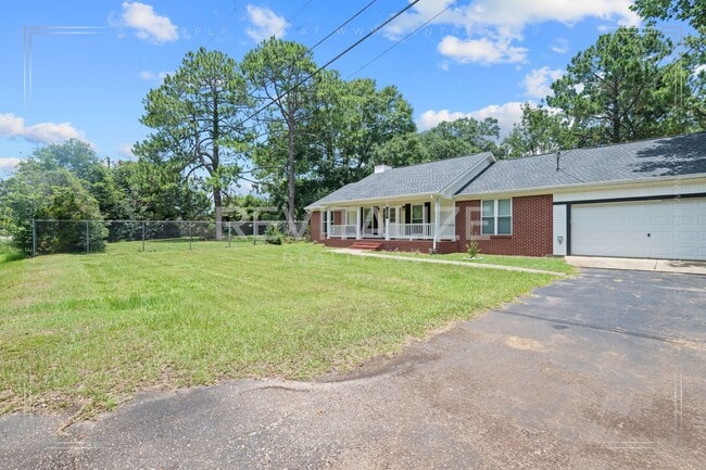 Building Photo - Beautifully Updated 3-Bedroom Home with Fenced Yard & Double Garage!