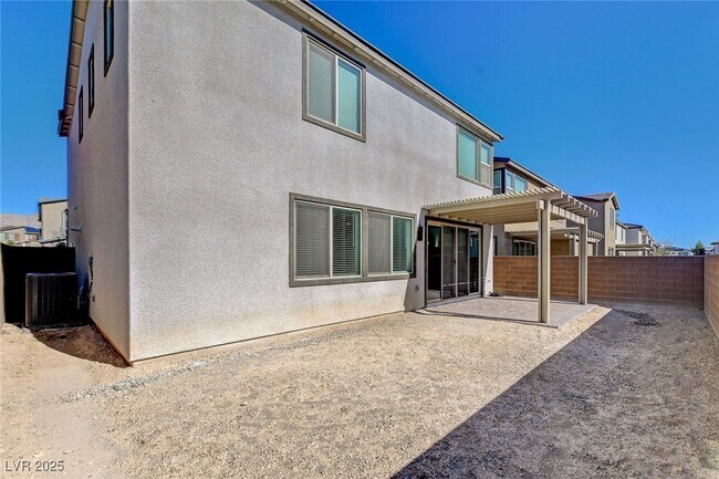 Building Photo - 1305 Azure Jay Ave