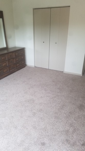 Building Photo - 749 S Millvale Ave