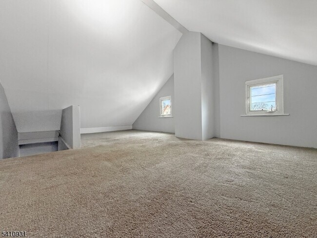 Building Photo - 65 Davis St