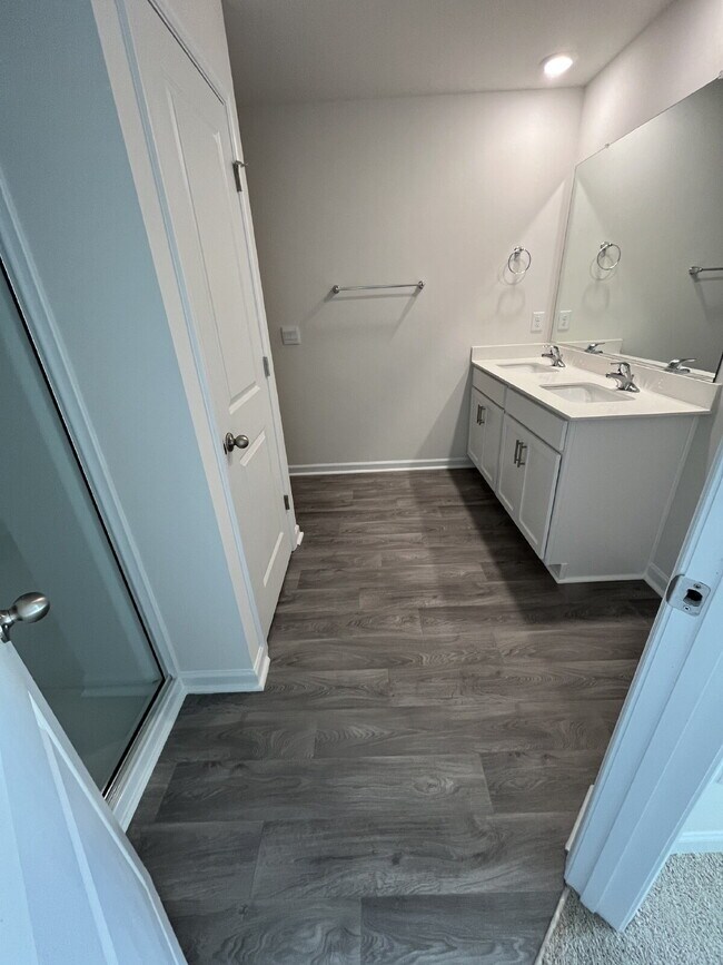 Building Photo - 228 Canopy Dr