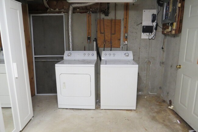 Building Photo - 14 Hartshorn Pl