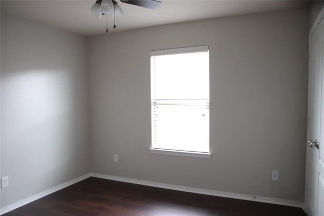 Building Photo - 2710 Sandberry Dr
