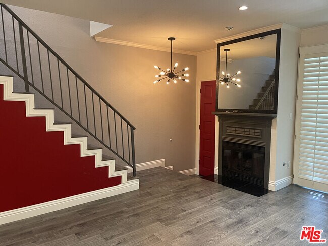 Building Photo - 4260 Cedros Ave