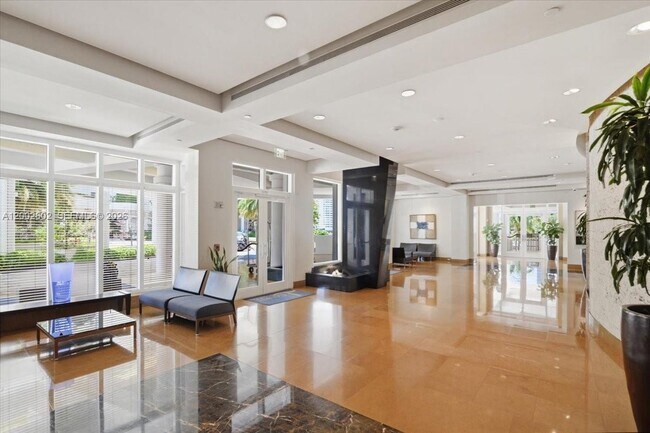 Building Photo - 801 Brickell Key Blvd
