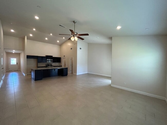 Building Photo - 10406 Alondra Dr