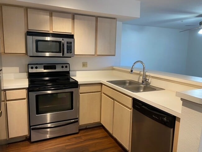 Building Photo - Stylish 2 Bed, 2 Bath Condo with New Vinyl...
