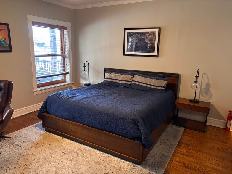 Building Photo - 642 W Bittersweet Pl