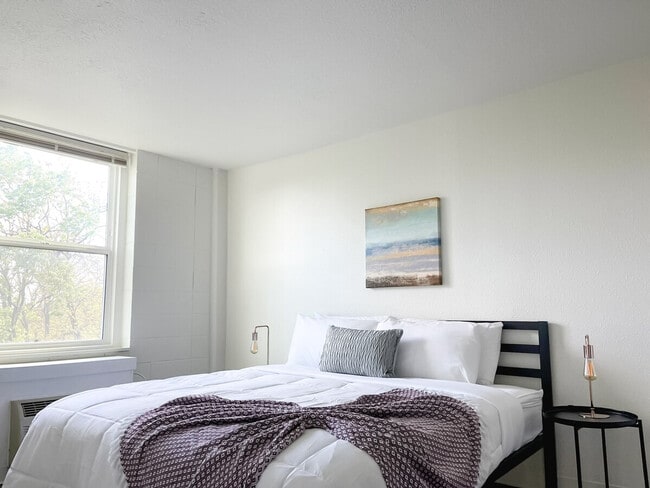 Building Photo - 2515 Burnet Ave