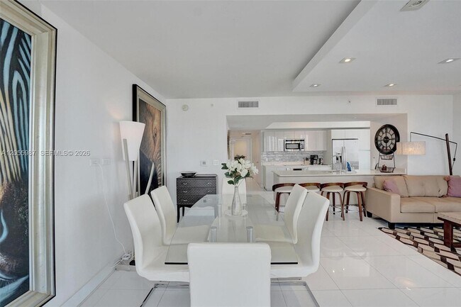 Building Photo - 2600 E Hallandale Beach Blvd