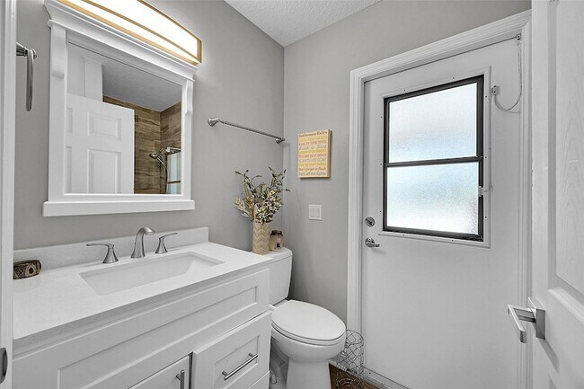 Building Photo - 8606 Arrowhead Dr