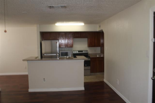 Building Photo - 9809 Walnut St