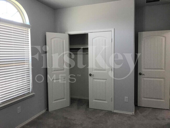 Building Photo - 264 Callaghan Dr