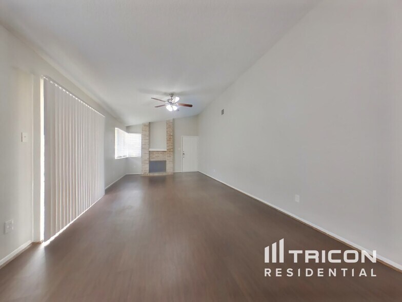 Building Photo - 17803 Glenmark Dr