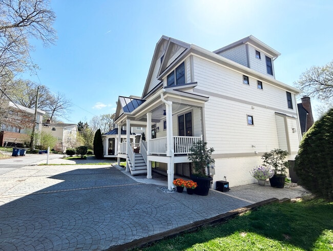 Building Photo - 6427 83rd Pl