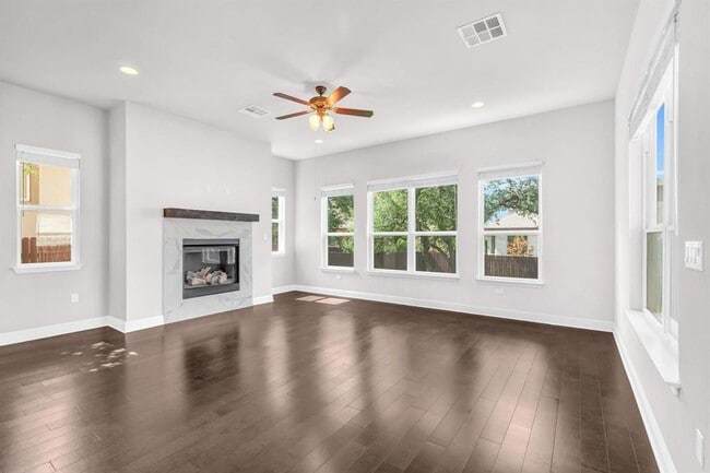 Building Photo - 6716 Vitruvius Dr