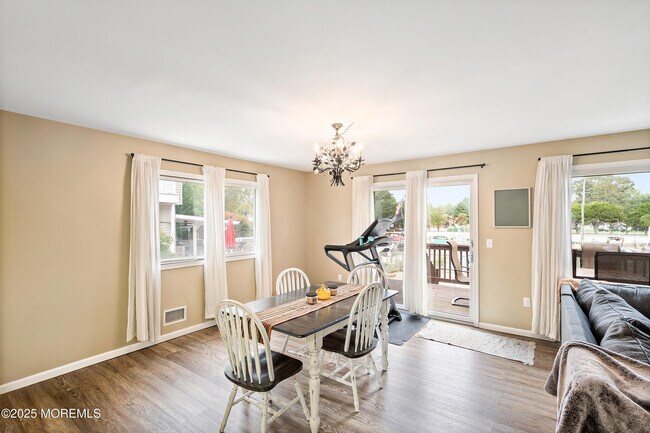 Building Photo - 410 Hemlock Dr