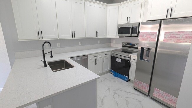 Building Photo - 826 Middleton Dr SW