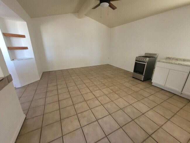 Building Photo - Ready to View!!