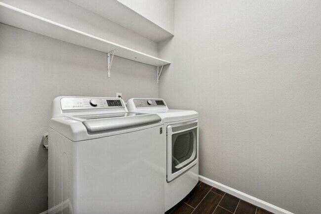 Building Photo - 3202 Breezy Pines Ct