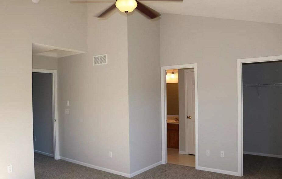 Building Photo - 1658 Riverside Dr