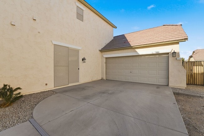 Building Photo - Beautiful 3-bedroom, 2-bathroom residence in the lively city of Mesa, Arizona!